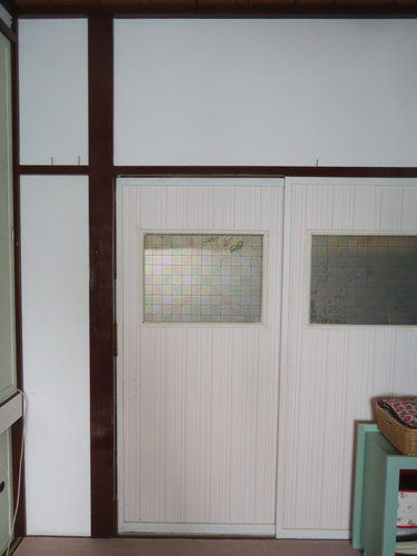 1. 茶色い柱が和和室を演出しています。